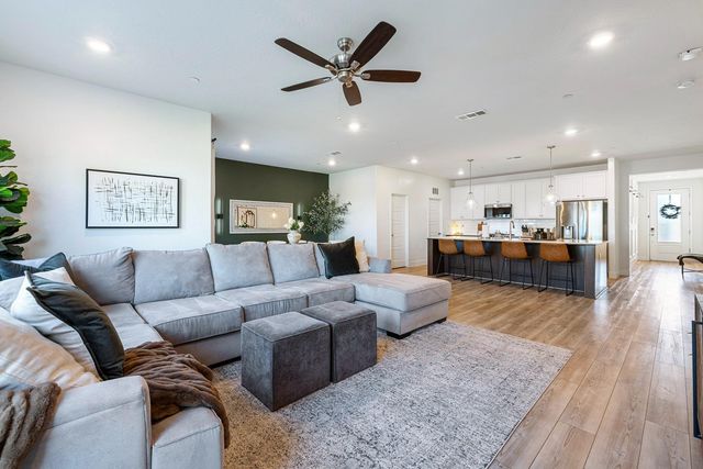 601 Wishon Avenue W, Madera, CA 93636