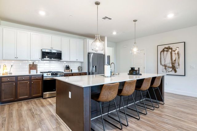 601 Wishon Avenue W, Madera, CA 93636