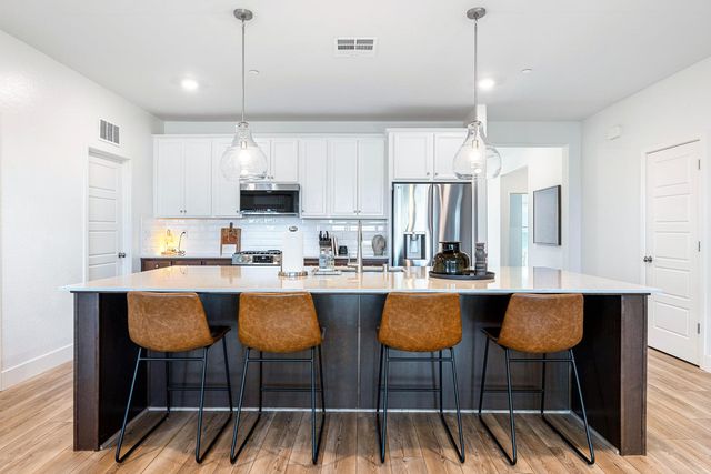 601 Wishon Avenue W, Madera, CA 93636