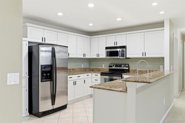 5259 Twin Oaks Drive, Sterling Heights, MI 48314