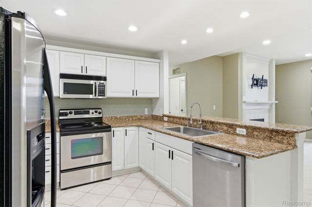 5259 Twin Oaks Drive, Sterling Heights, MI 48314