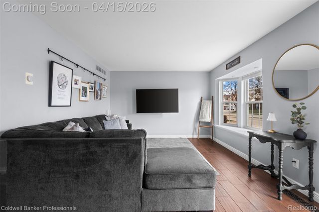 37305 Glenbrook Drive, Clinton Charter Township, MI 48036