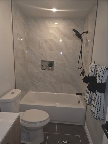 15150 Dickens Ave 203, Sherman Oaks, CA 91403