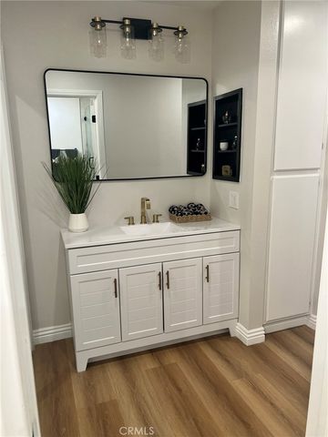15150 Dickens Ave 203, Sherman Oaks, CA 91403