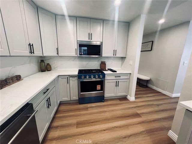 15150 Dickens Ave 203, Sherman Oaks, CA 91403