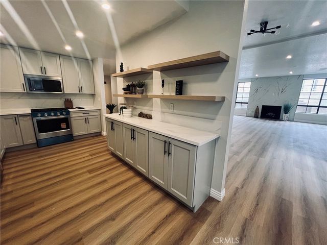 15150 Dickens Ave 203, Sherman Oaks, CA 91403