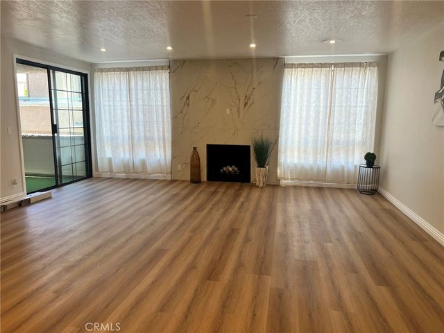 15150 Dickens Ave 203, Sherman Oaks, CA 91403