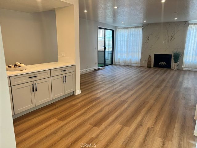 15150 Dickens Ave 203, Sherman Oaks, CA 91403