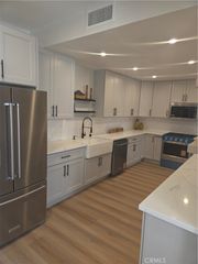 15150 Dickens Ave 203, Sherman Oaks, CA 91403