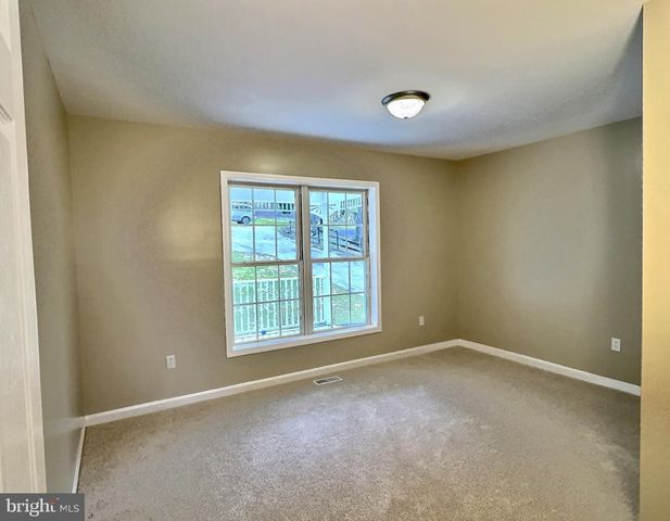 49 POCAHONTAS RD, Front Royal, VA 22630