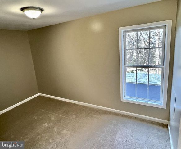 49 POCAHONTAS RD, Front Royal, VA 22630
