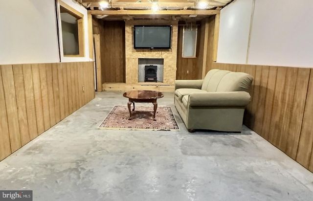 49 POCAHONTAS RD, Front Royal, VA 22630