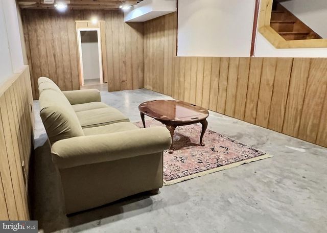 49 POCAHONTAS RD, Front Royal, VA 22630