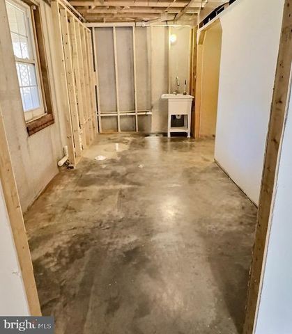 49 POCAHONTAS RD, Front Royal, VA 22630
