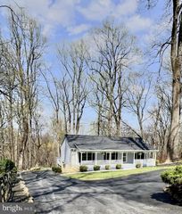 49 POCAHONTAS RD, Front Royal, VA 22630