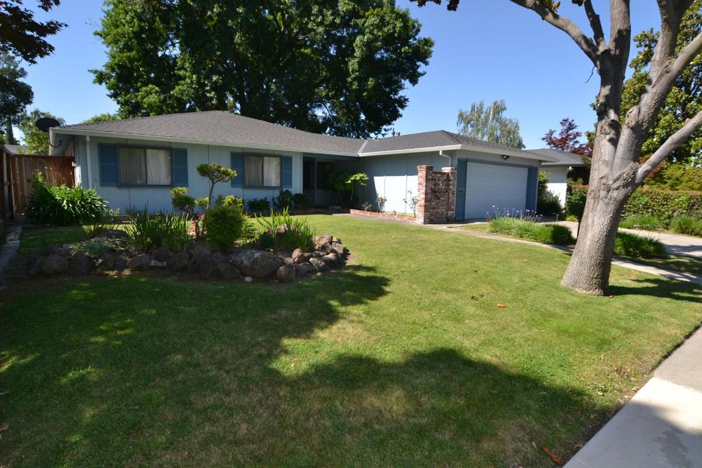 3434 Five Mile Dr, Stockton, CA 95219