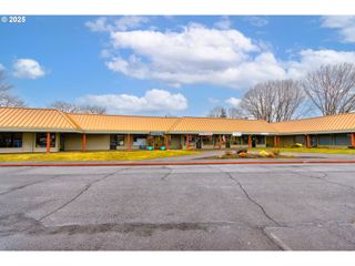421 Ne BURNSIDE Rd, Gresham, OR 97030