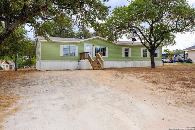 4310 Redtop Hill Dr, Elmendorf, TX 78112