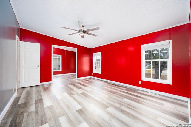 4310 Redtop Hill Dr, Elmendorf, TX 78112