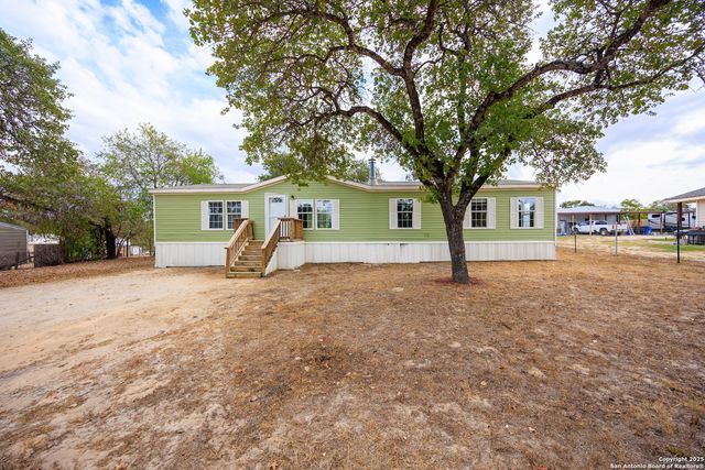 4310 Redtop Hill Dr, Elmendorf, TX 78112