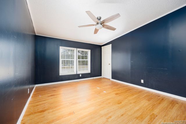 4310 Redtop Hill Dr, Elmendorf, TX 78112