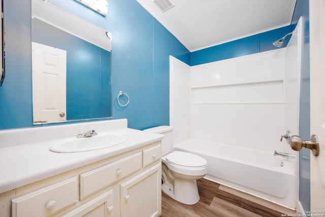 4310 Redtop Hill Dr, Elmendorf, TX 78112