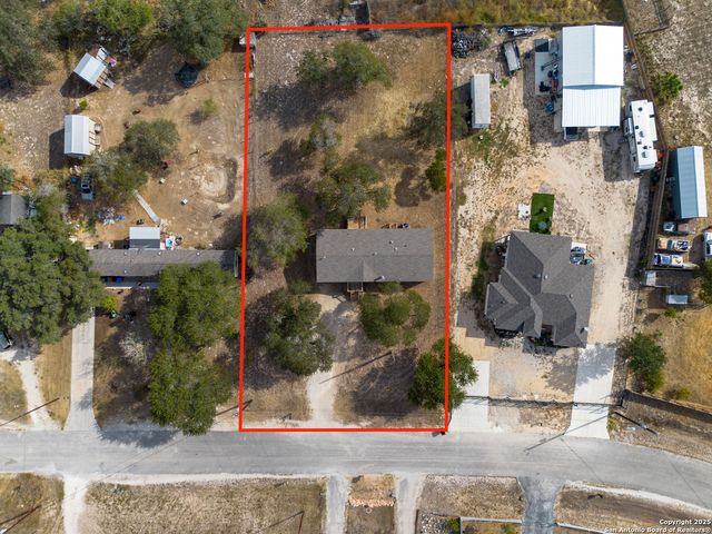 4310 Redtop Hill Dr, Elmendorf, TX 78112