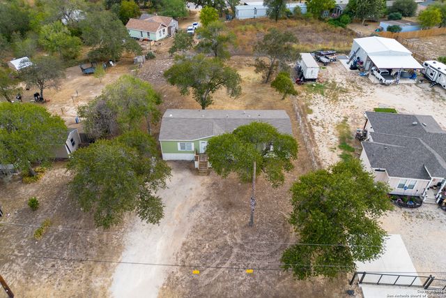 4310 Redtop Hill Dr, Elmendorf, TX 78112