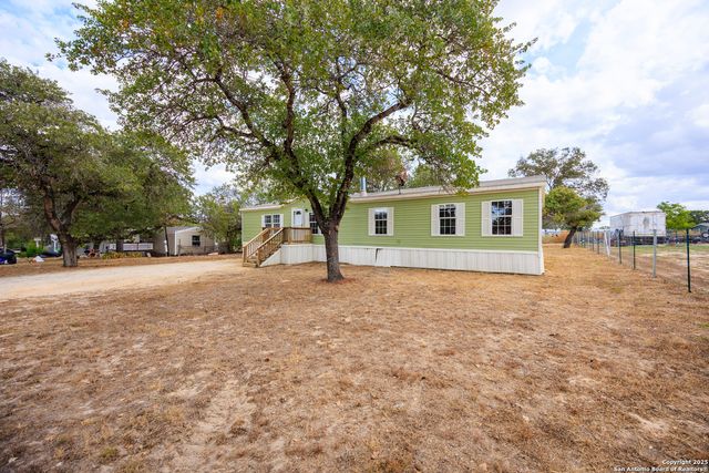 4310 Redtop Hill Dr, Elmendorf, TX 78112