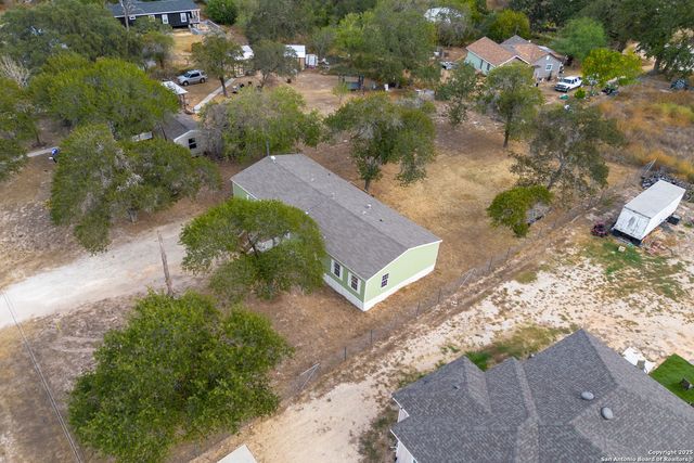 4310 Redtop Hill Dr, Elmendorf, TX 78112