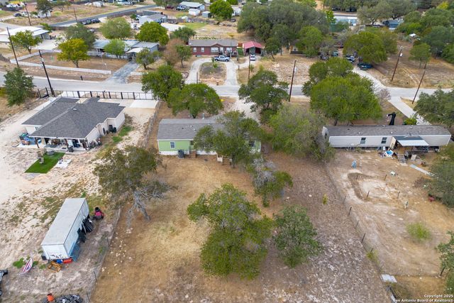 4310 Redtop Hill Dr, Elmendorf, TX 78112