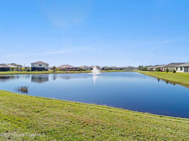 5678 Waterfall Place, Grant, FL 32949