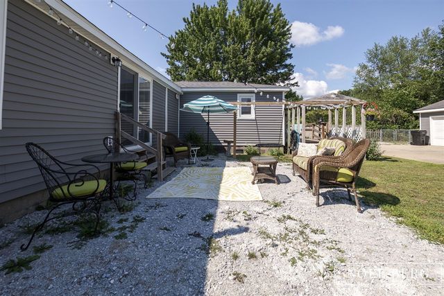 1104 S Drent Road, Muskegon, MI 49442