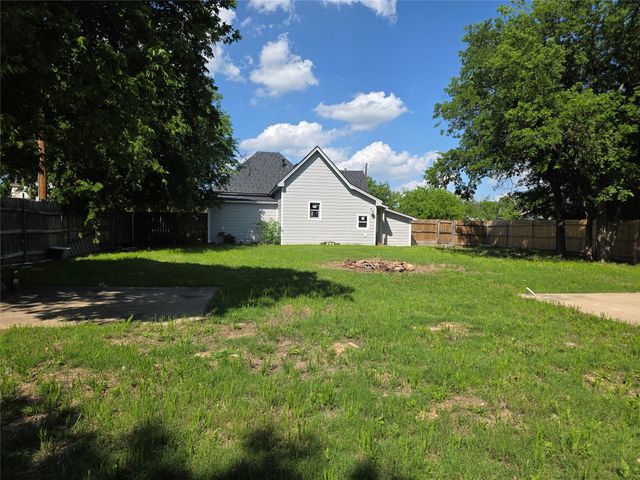 405 W Graham Street, Godley, TX 76044