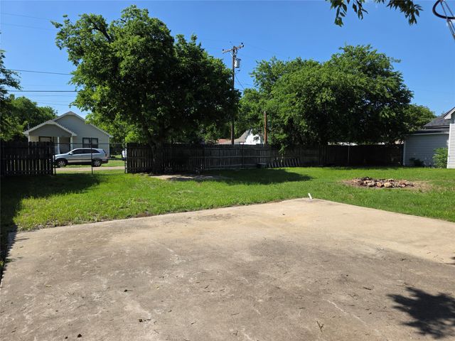 405 W Graham Street, Godley, TX 76044