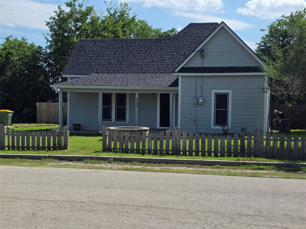 405 W Graham Street, Godley, TX 76044