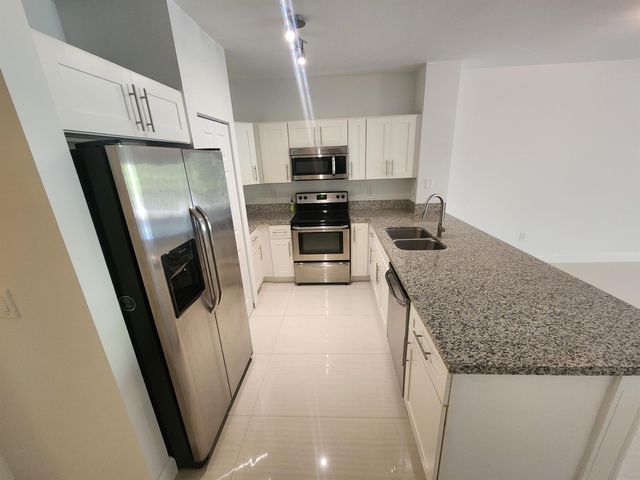 5067 SE Mariner Garden Circle, Stuart, FL 34997