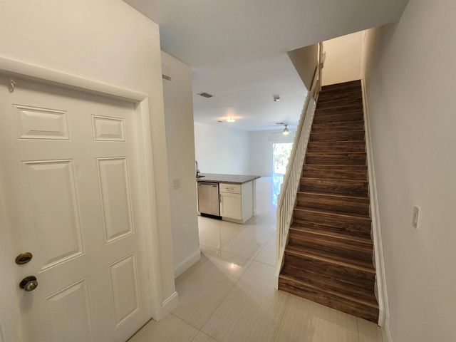 5067 SE Mariner Garden Circle, Stuart, FL 34997