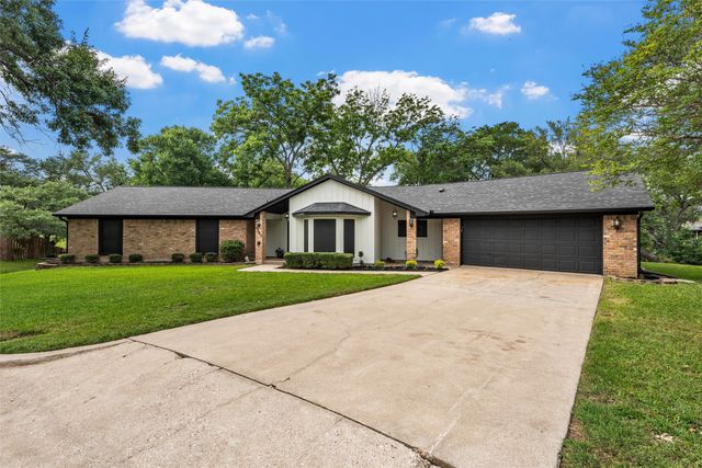 3241 Village Park Drive, Waco, TX 76708
