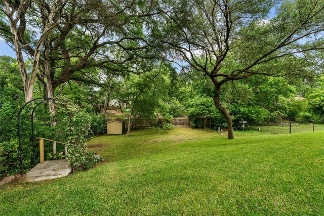 3241 Village Park Drive, Waco, TX 76708