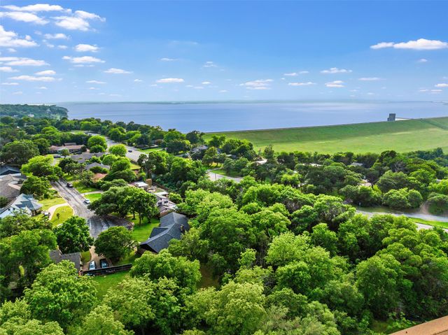 3241 Village Park Drive, Waco, TX 76708