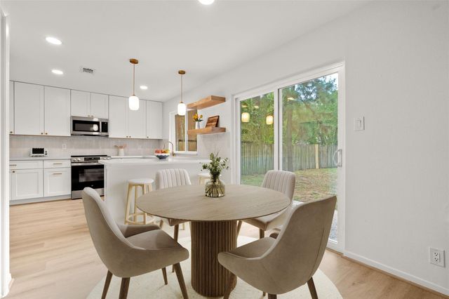 8 S Woodstock Circle Drive, The Woodlands, TX 77381