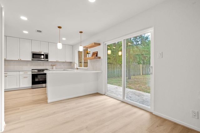 8 S Woodstock Circle Drive, The Woodlands, TX 77381