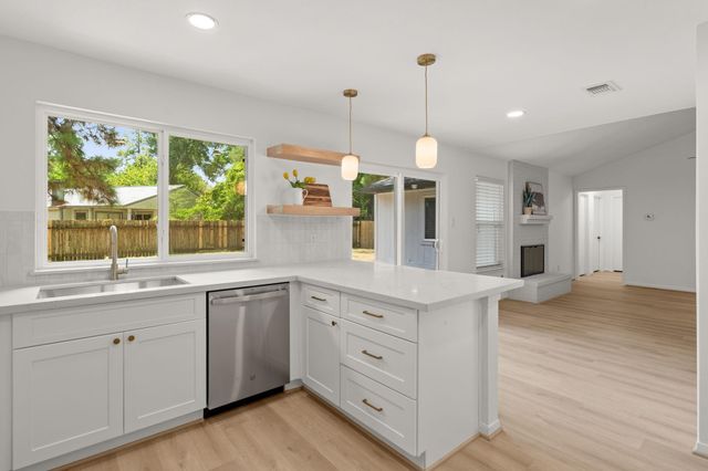 8 S Woodstock Circle Drive, The Woodlands, TX 77381