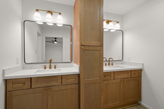 8 S Woodstock Circle Drive, The Woodlands, TX 77381