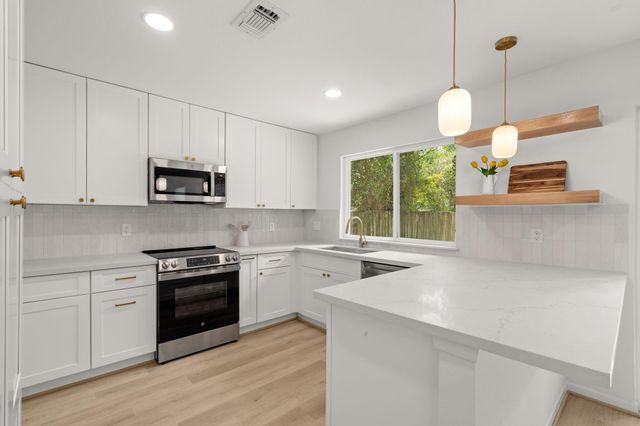 8 S Woodstock Circle Drive, The Woodlands, TX 77381