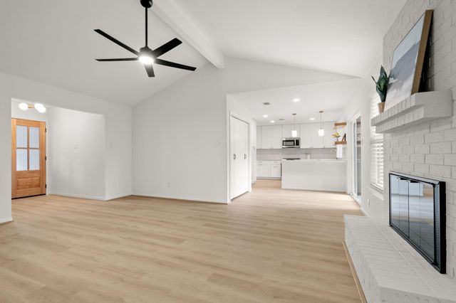 8 S Woodstock Circle Drive, The Woodlands, TX 77381