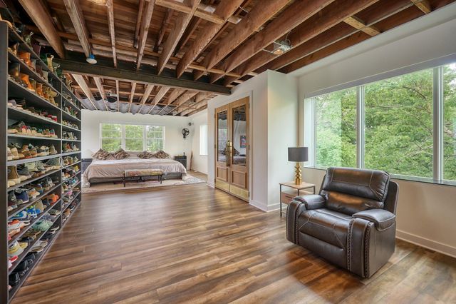 1290 Snelling Avenue N, Saint Paul, MN 55108