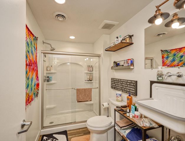 1290 Snelling Avenue N, Saint Paul, MN 55108