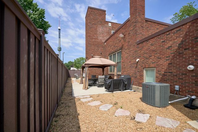 1290 Snelling Avenue N, Saint Paul, MN 55108